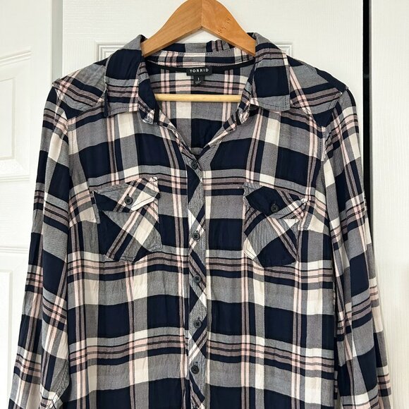Torrid Navy Blue Pink Plaid Button Front Shirt Rayon Long Sleeve Size 1X EUC - Picture 4 of 7